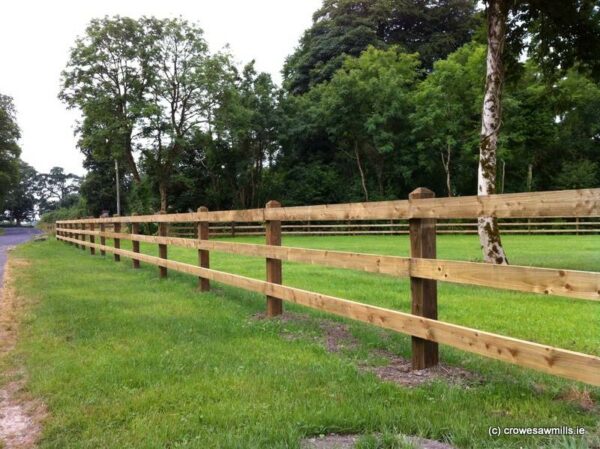 Larch Posts with Diamond Top