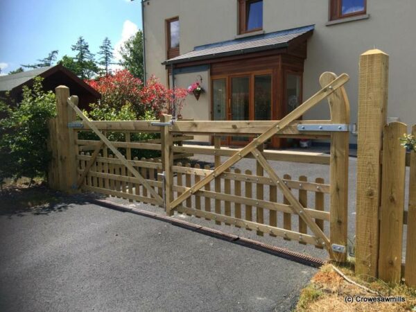 Goosneck Picket Timber Gates