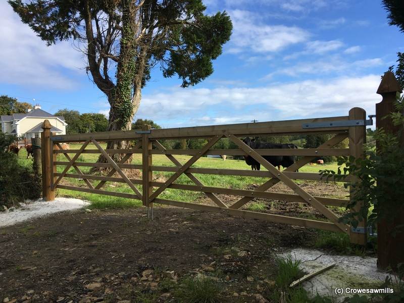 Timber Paddock Gates 3.0m fitted on to Special Top Posts