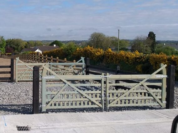 Goosneck Picket Timber Gates